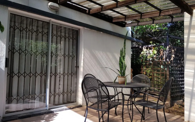 Six Valk Avenue Guest House