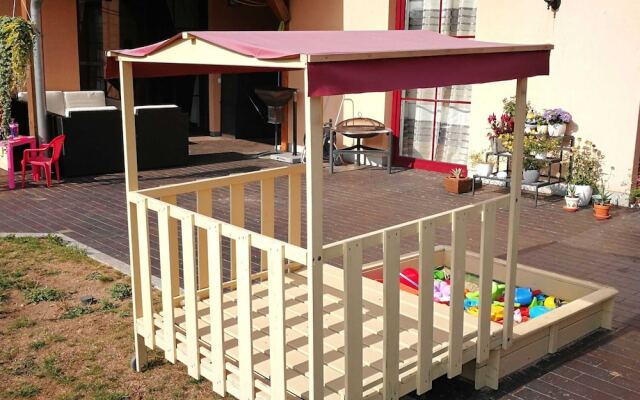 Reizendes Ferienhaus mit Swimmingpool Naehe Ostsee