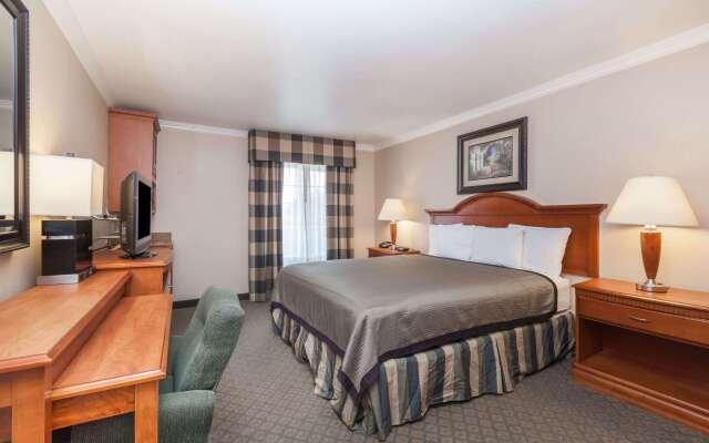 Travelodge by Wyndham Sylmar CA