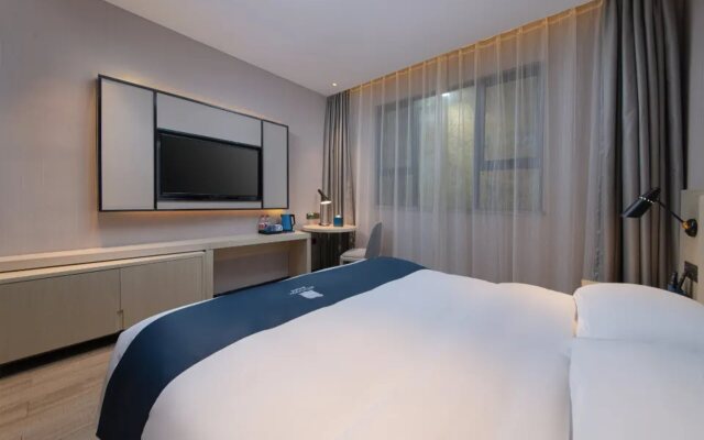 Echarm Hotel (Nanchang Bayi Square Subway Station Wushang MALL)