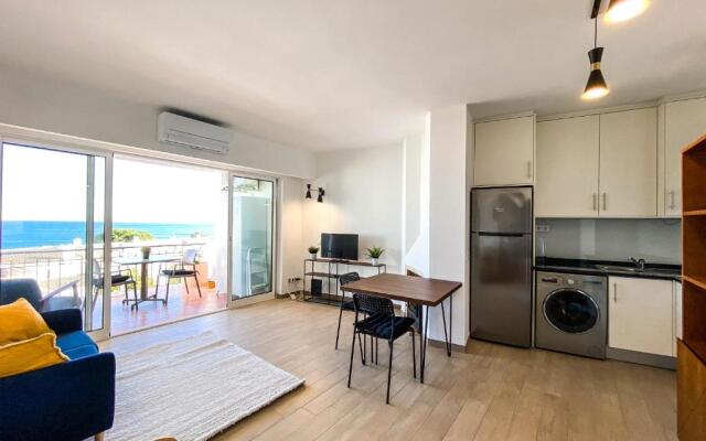 Balcony with Seaview - 1 Bed Apartment