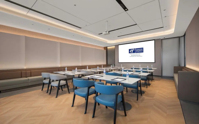 Holiday Inn Express Qingdao City Balcony by IHG