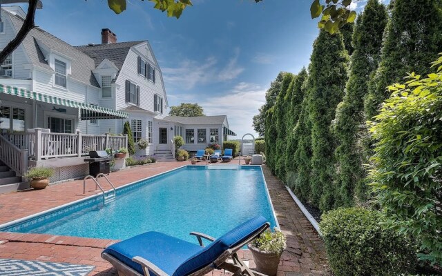 Harbor Knoll Bed & Breakfast