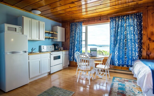 Friars Bay Inn & Cottages