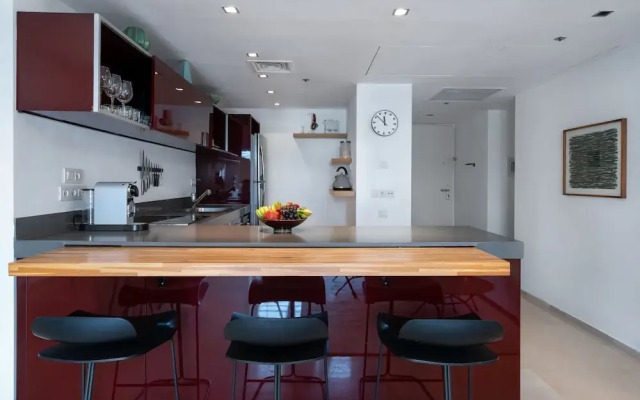 Bright and Clean Rothchild Quarter