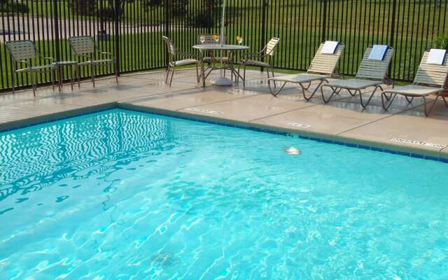 Wingate by Wyndham Lincoln Airport East I-80