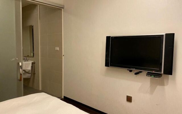 Crystal City Hotel
