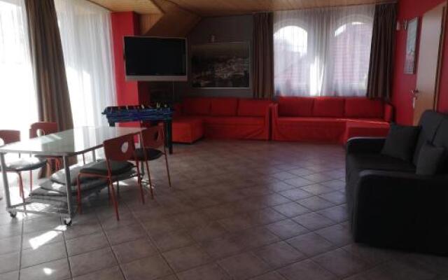 Universtreet Apartman