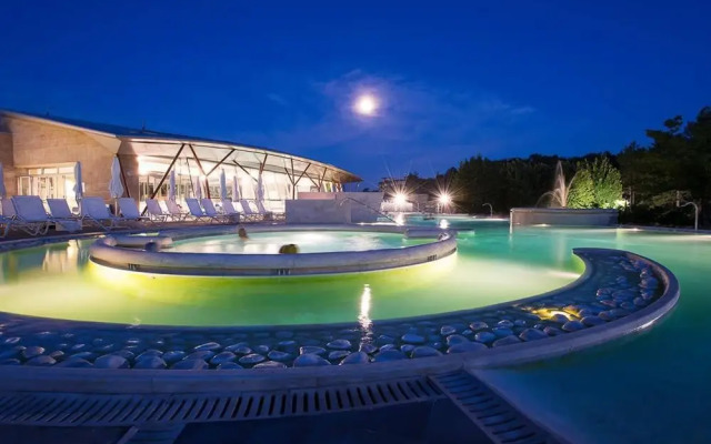 Panoramic Villa in Tuscany Rolling Hill, Well Connected, Everyday new Journey to