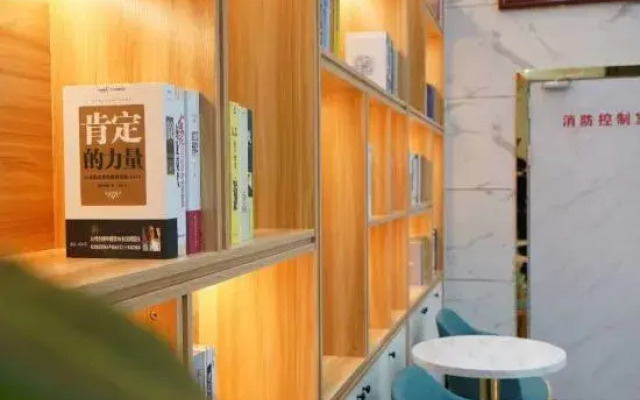 Boyue Fashion Hotel (Jiangmen East Station)