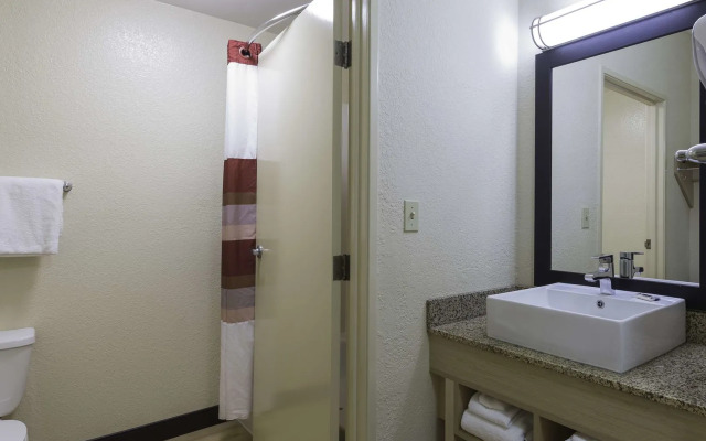 Red Roof Inn PLUS+ Gainesville