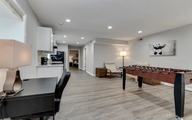 Stylish 3BR 3BA Colonial House by Cozysuites