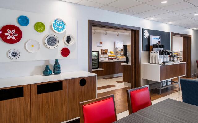 Holiday Inn Express Hotel & Suites Airdrie-Calgary North by IHG