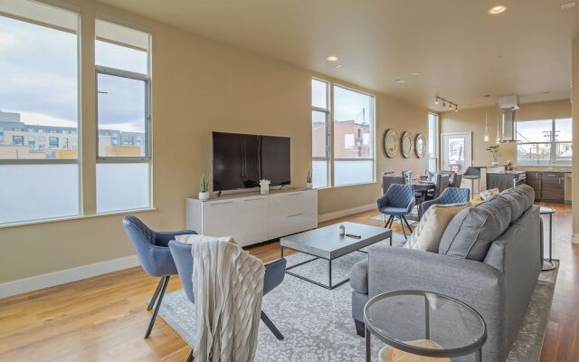 Swanky Downtown Loft! City Views! Sleeps 10!