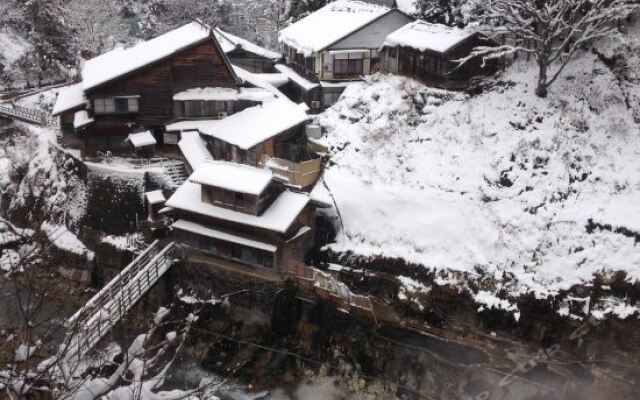 Jigokudani Onsen Korakukan