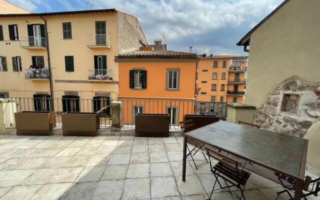 DOMUS TUSCIA APARTMENTS Via Estrema 2