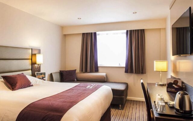 Premier Inn Farnborough Town Centre