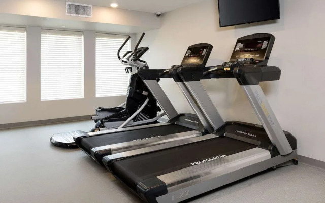 WoodSpring Suites Signature Houston IAH Airport