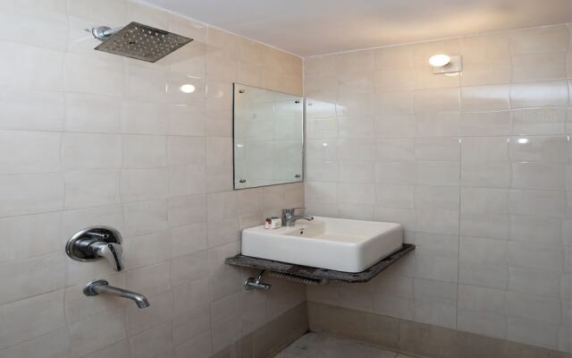Oyo 11599 Hotel Hi Life