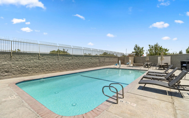 Comfort Inn & Suites Lancaster Antelope Valley