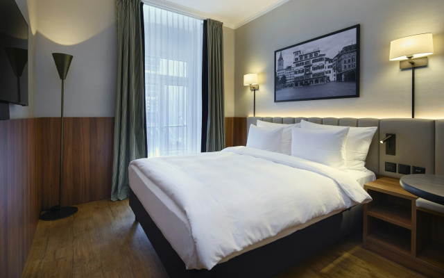 Central Plaza Hotel - Image 3