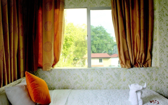 Le Petit Hanoi Hotel