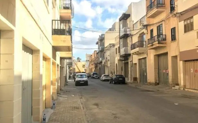 Luqa Apartment - 5 mins from Airport