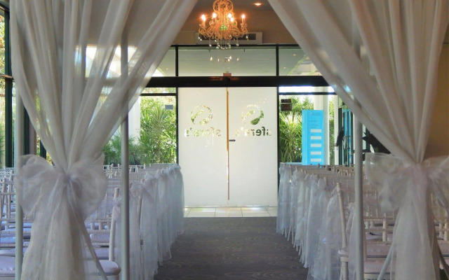 Sfera's Park Suites & Convention Centre