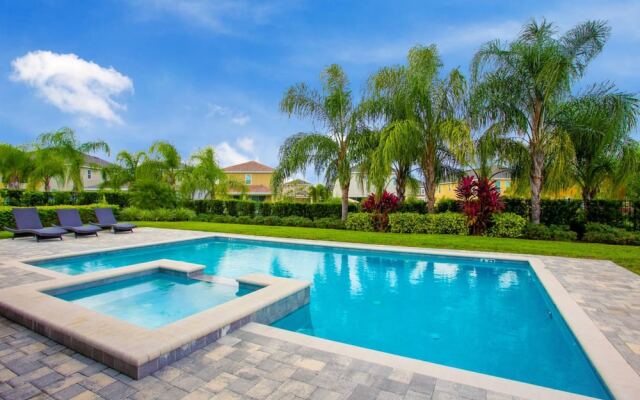 Stylish Family Home Sleeps 22 Enc101