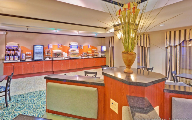 Holiday Inn Express Clinton by IHG