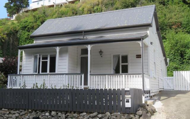 Juliet's Cottage - Napier Holiday Home