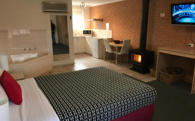 Beachcomber Motel And Apartments