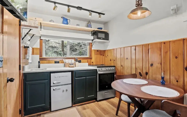 Timber Lodge Cabin 11