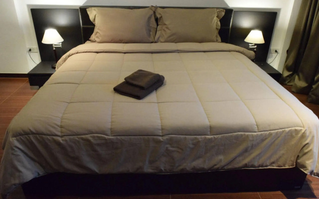 Hideaway Guest House And Bar