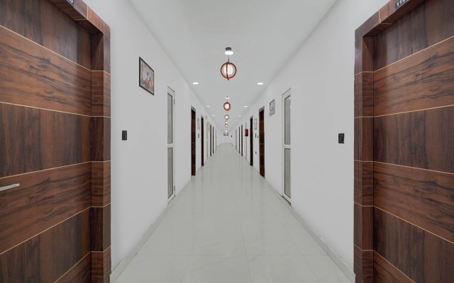 Hotel O Sector 18 Metro station