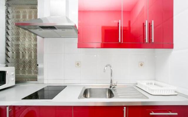 Ro Lively and bright apartment next to Blai st