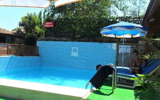 Tuana Hotel