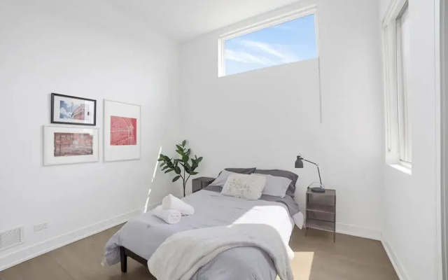 4-bedroom Penthouse w 2 Large Balconies Rooftop