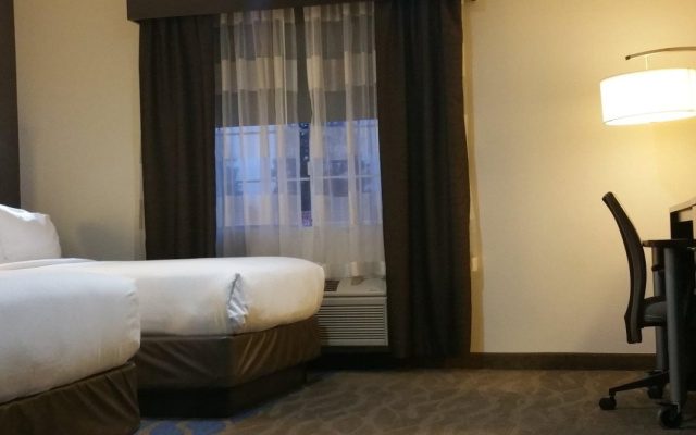 Holiday Inn Express & Suites Santa Clara by IHG