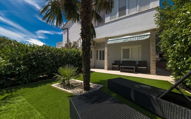 Beautiful Home With Private Pool, Roof Terrace and Summer Kitchen