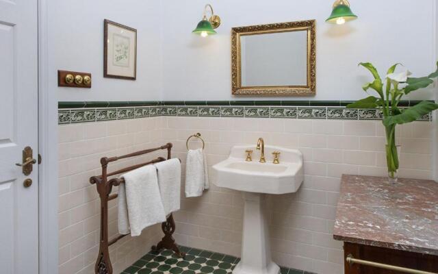 THE ELMS Berry Berry and Surrounds 4pm check out Sundays