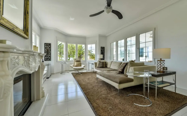 4bed Villa Sleeps 8- Pool, Garden, Bbq, Near Beach