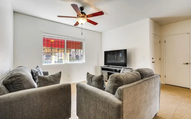 4 Mi to Downtown Tucson: Peaceful Townhome!