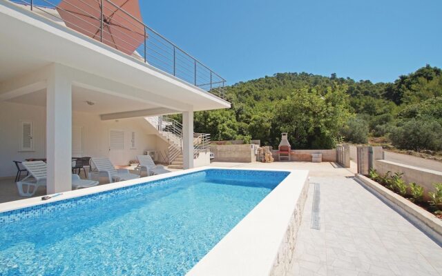 Beautiful Home in Grscica With Wifi and 2 Bedrooms