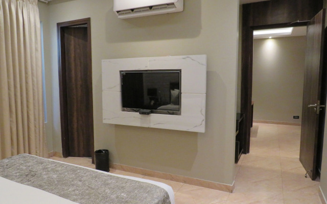 Sterling Palm Bliss - Rishikesh