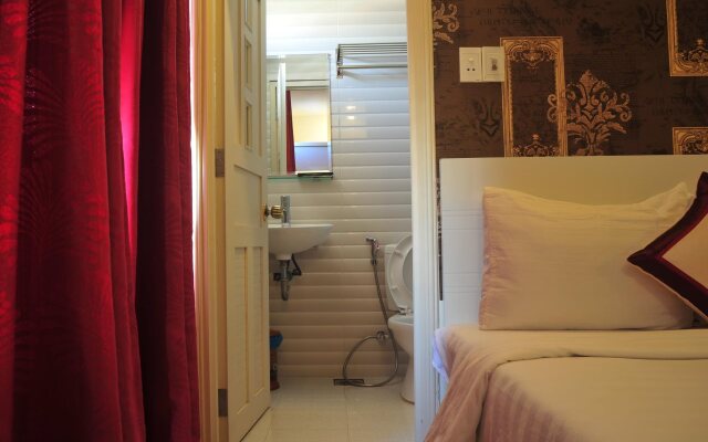 Lee Park Hotel