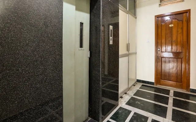 OYO 17056 Hotel Chandra Palace