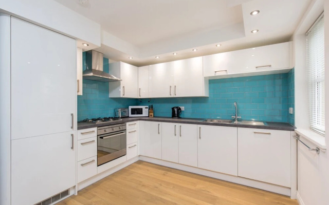415 Huntingdon Place Apartment