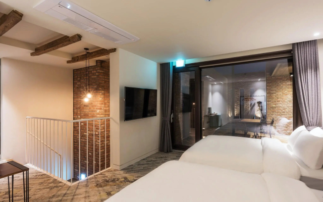 Hotel March