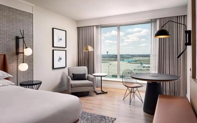 Sheraton Gateway Hotel In Toronto International Airport